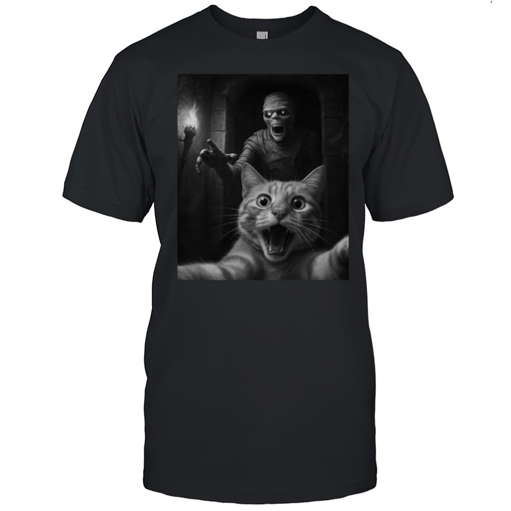 Cat Selfie with a Mummy T-Shirt Cat Selfie with a Mummy T-Shirt