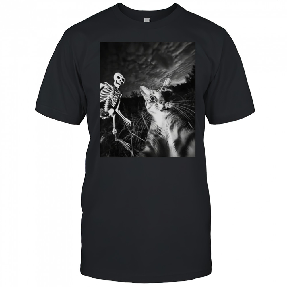 Cat Selfie with Skeleton Halloween T-Shirt Cat Selfie with Skeleton Halloween T-Shirt