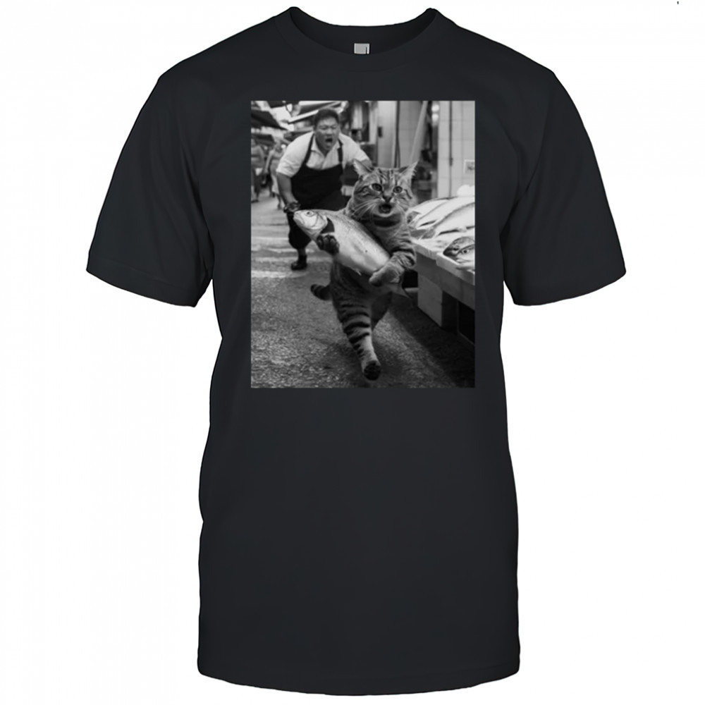 Cat Steals Fish Market Selfie Cat Meme T-Shirt Cat Steals Fish Market Selfie Cat Meme T-Shirt